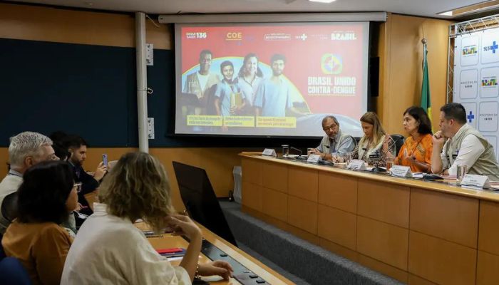 Saúde anuncia R$ 300 milhões para compra de medicamentos contra dengue